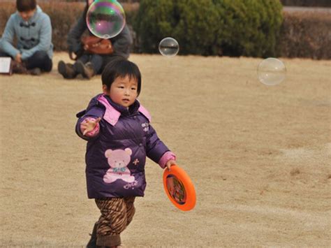 夢到被打|夢裡摔倒、夢到神明、夢見生小孩，是什麼含意？35種。